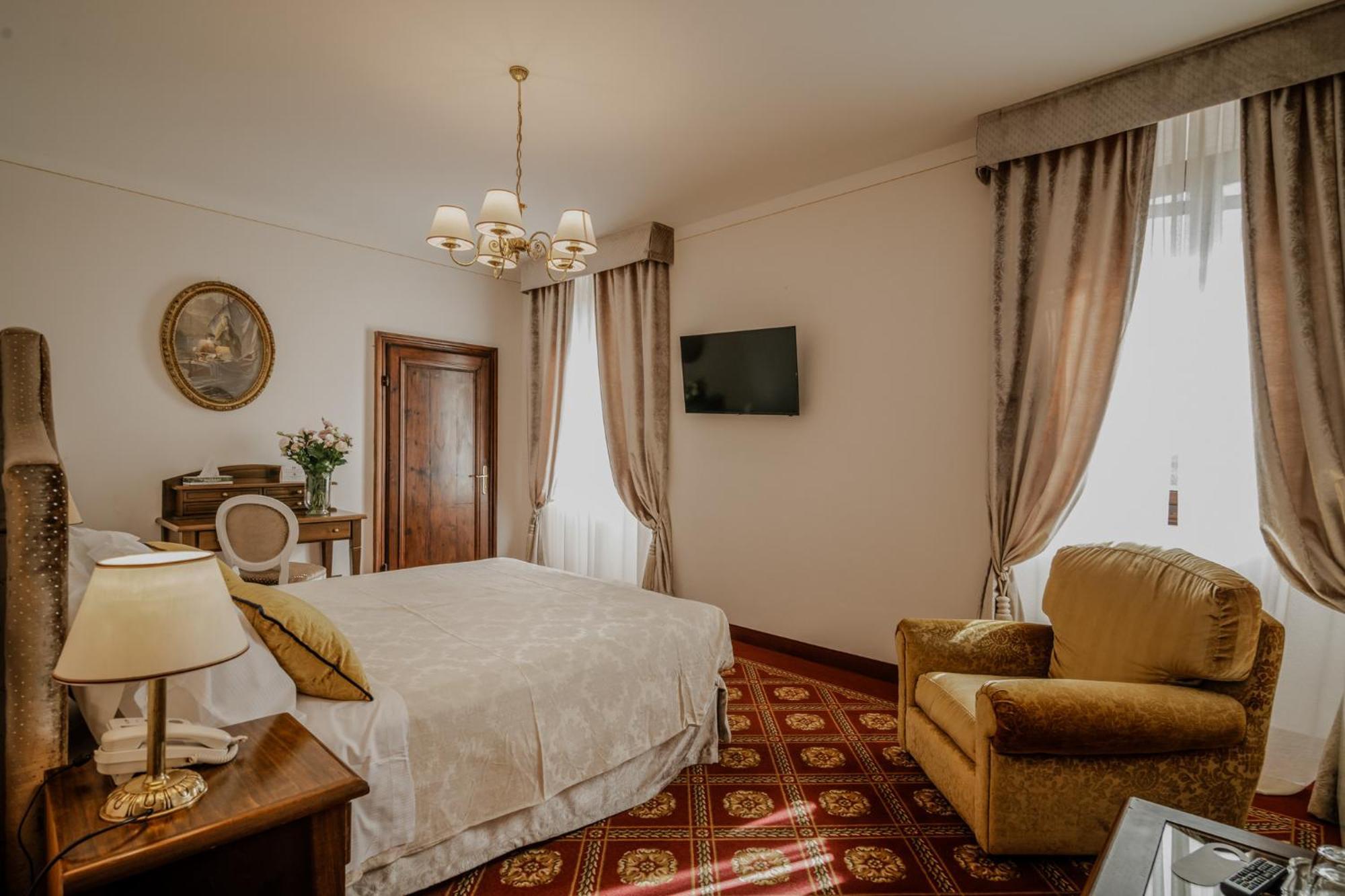 Villa Lecchi Hotel Wellness Колле-ді-Валь-д'Ельса Екстер'єр фото