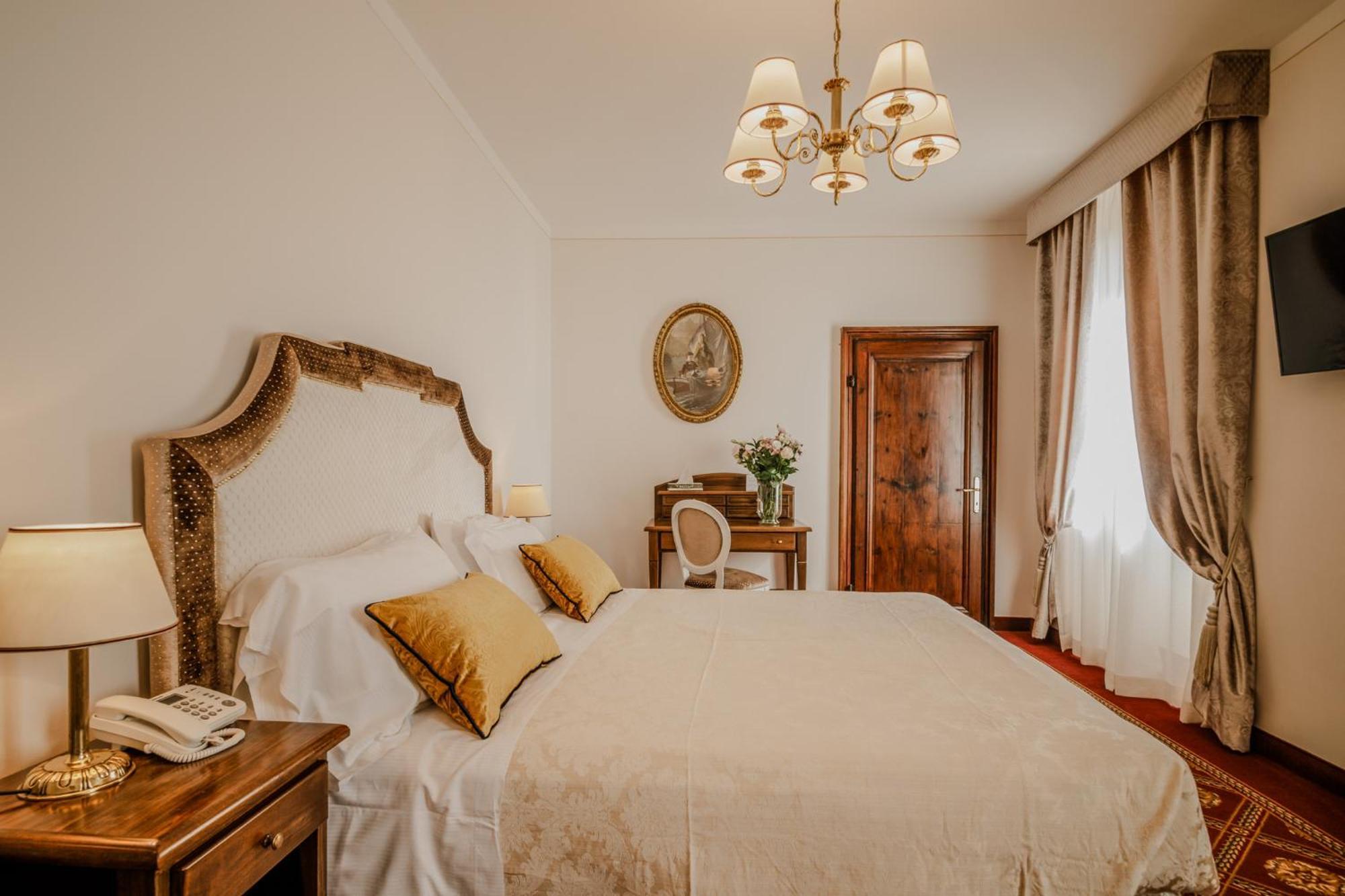 Villa Lecchi Hotel Wellness Колле-ді-Валь-д'Ельса Екстер'єр фото